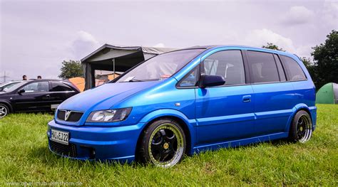 OPEL Zafira Club .